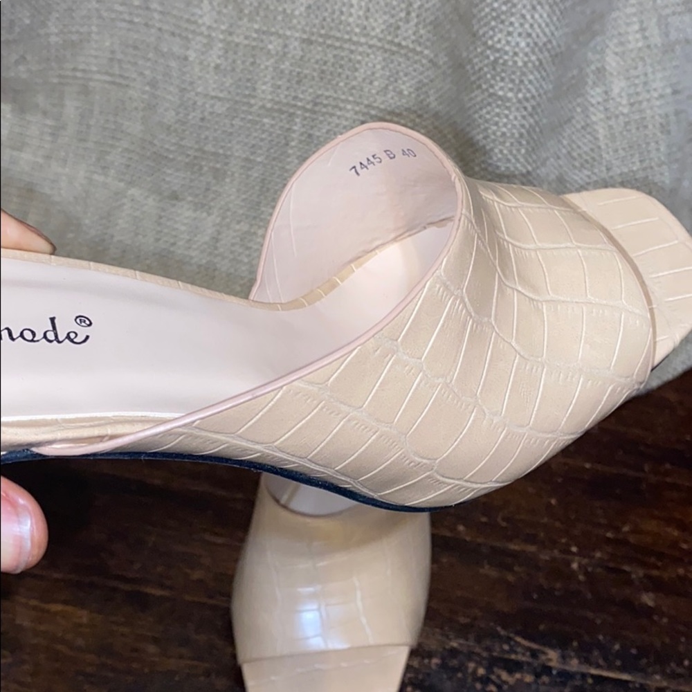 Super Node Cute Nude Leather Pattern Slip In Shoe - image 4